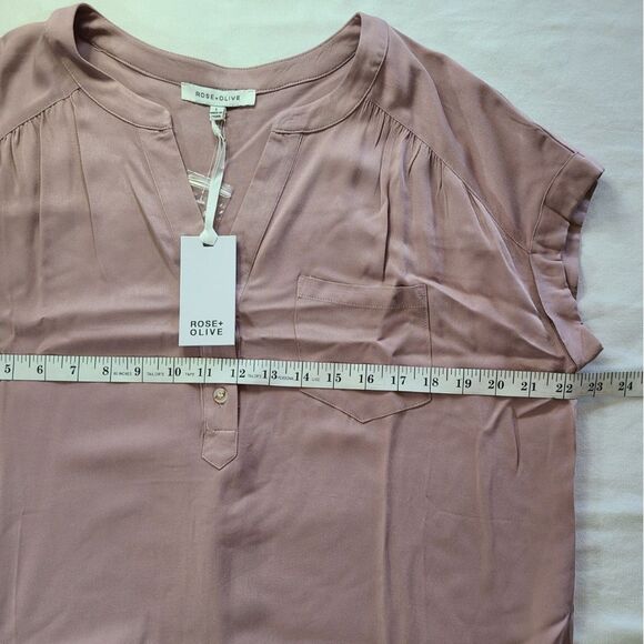 NWT Rose + Olive Mauve Blouse sz L Short Sleeve V-Neck High-Low Hem Lightweight - Picture 4 of 7